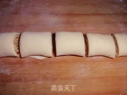 Make Meat pine rolls step 6