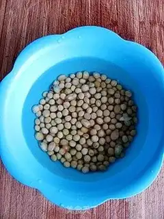 Make Pear bean berries step 1