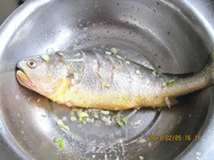Make Fried yellow florist step 1