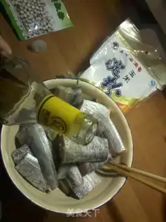 Make Jell-O fish step 1