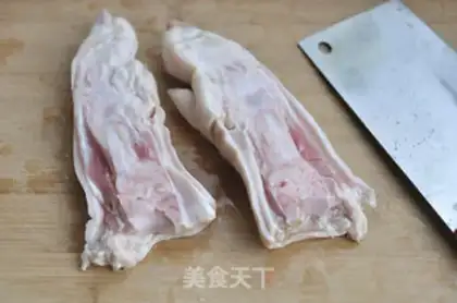 Make Peanut pig hoof step 1