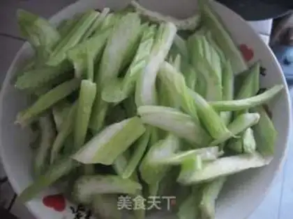 Make Celery fried sausage step 0