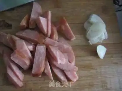 Make Celery fried sausage step 1