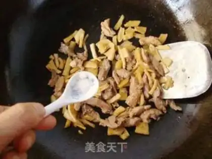 Make radish and fried meat step 5