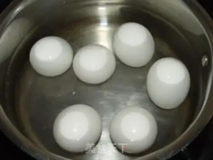 Make Five spicy tea eggs step 0