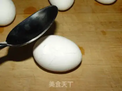Make Five spicy tea eggs step 1