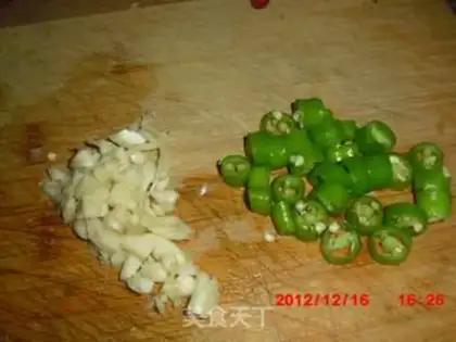 Make Spicy root powder step 1