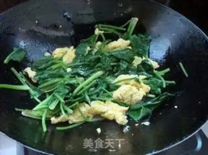 Make Eggs and spinach step 4