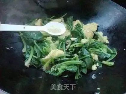 Make Eggs and spinach step 5
