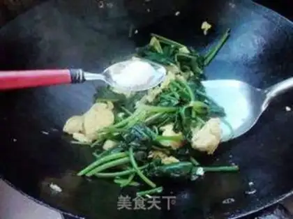 Make Eggs and spinach step 6