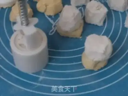 Make Gold and silver cakes step 8