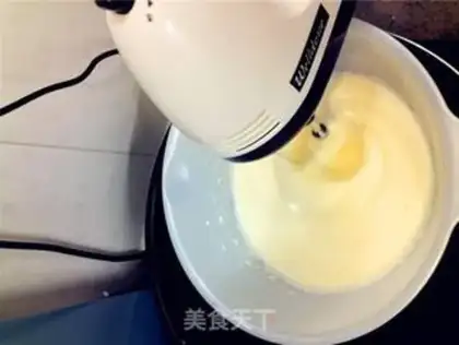 Make Blue plum decorated cake step 1