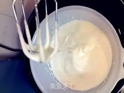 Make Blue plum decorated cake step 2