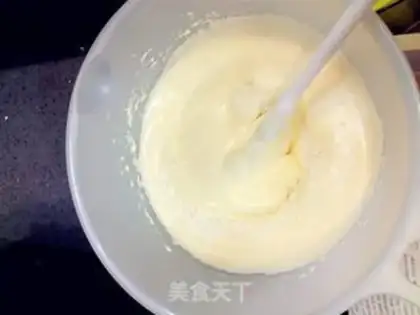 Make Blue plum decorated cake step 3