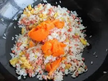 Make Pumpkin ham and egg fried rice step 8