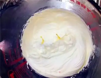 Make Blue plum decorated cake step 6