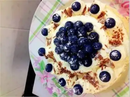 Make Blue plum decorated cake step 8