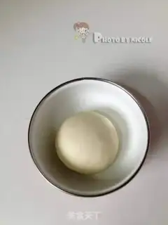 Make Pine sauce pizza step 1