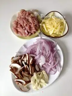 Make Pine sauce pizza step 5