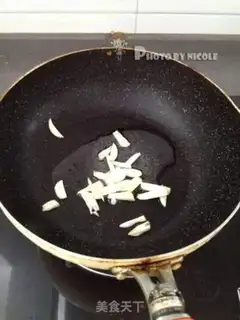Make Pine sauce pizza step 6