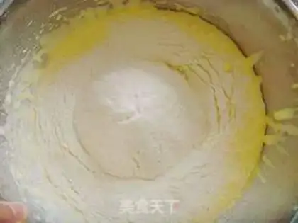 Make Little yolk cookies step 4