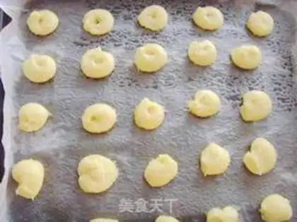 Make Little yolk cookies step 7