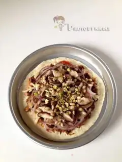 Make Pine sauce pizza step 18