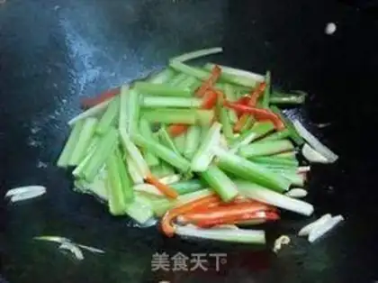 Make Celery fried eggs step 4