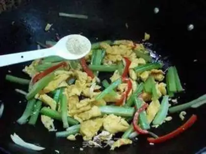 Make Celery fried eggs step 6