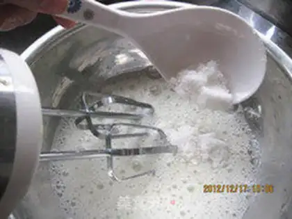 Make Cake roll with cream step 1