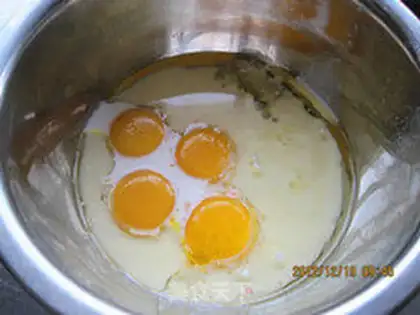 Make Cake roll with cream step 3
