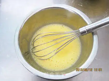 Make Cake roll with cream step 4