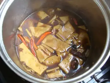 Make Spicy water to boil the leaves step 5