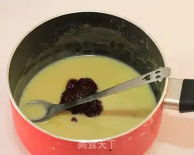 Make Strawberry mousse cake step 25