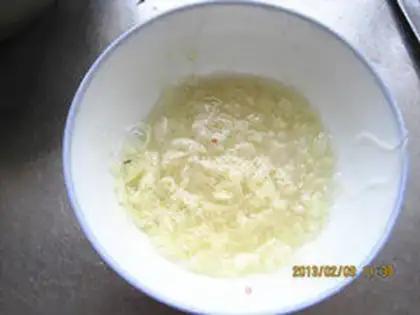 Make A fan of gold needle mushrooms step 1