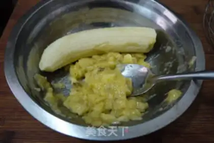 Make A fast-hand banana rice cake step 0