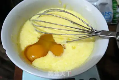 Make A fast-hand banana rice cake step 2