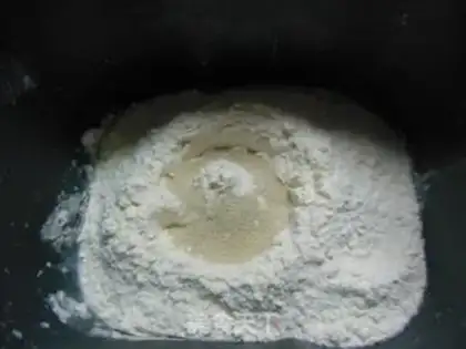 Make Flower intestine bread step 2