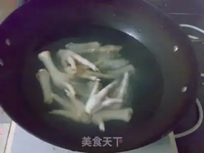 Make Garlic peanut chicken claws step 2