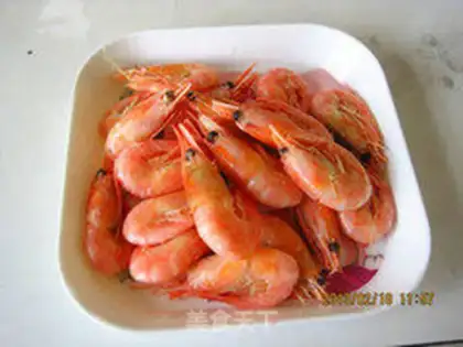 Make Shrimp radish soup step 1