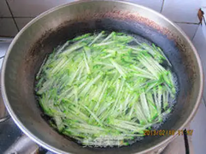 Make Shrimp radish soup step 4