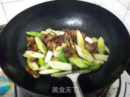 Make Onion fried meat step 7