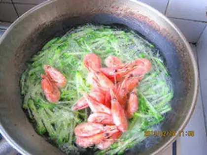 Make Shrimp radish soup step 5