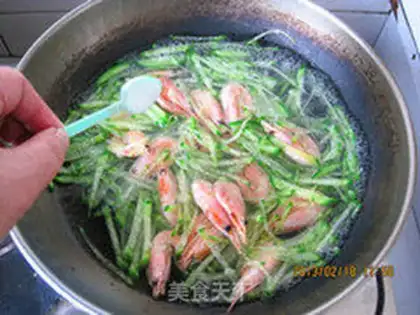 Make Shrimp radish soup step 6