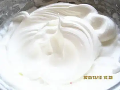 Make A cup of paper and a little cake step 3