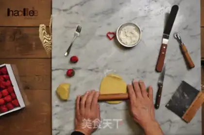Make Strawberry pie step 1
