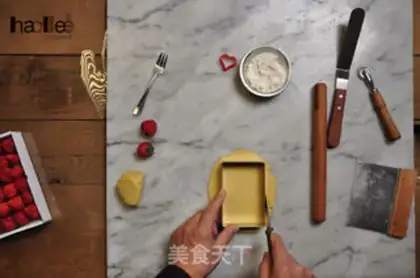Make Strawberry pie step 2