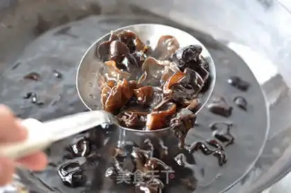 Make Spicy black ear step 3