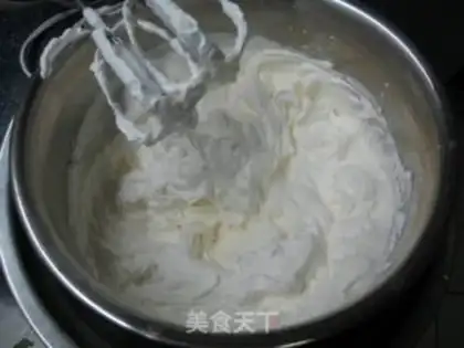 Make Strawberry birthday cake step 3