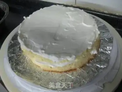 Make Strawberry birthday cake step 4